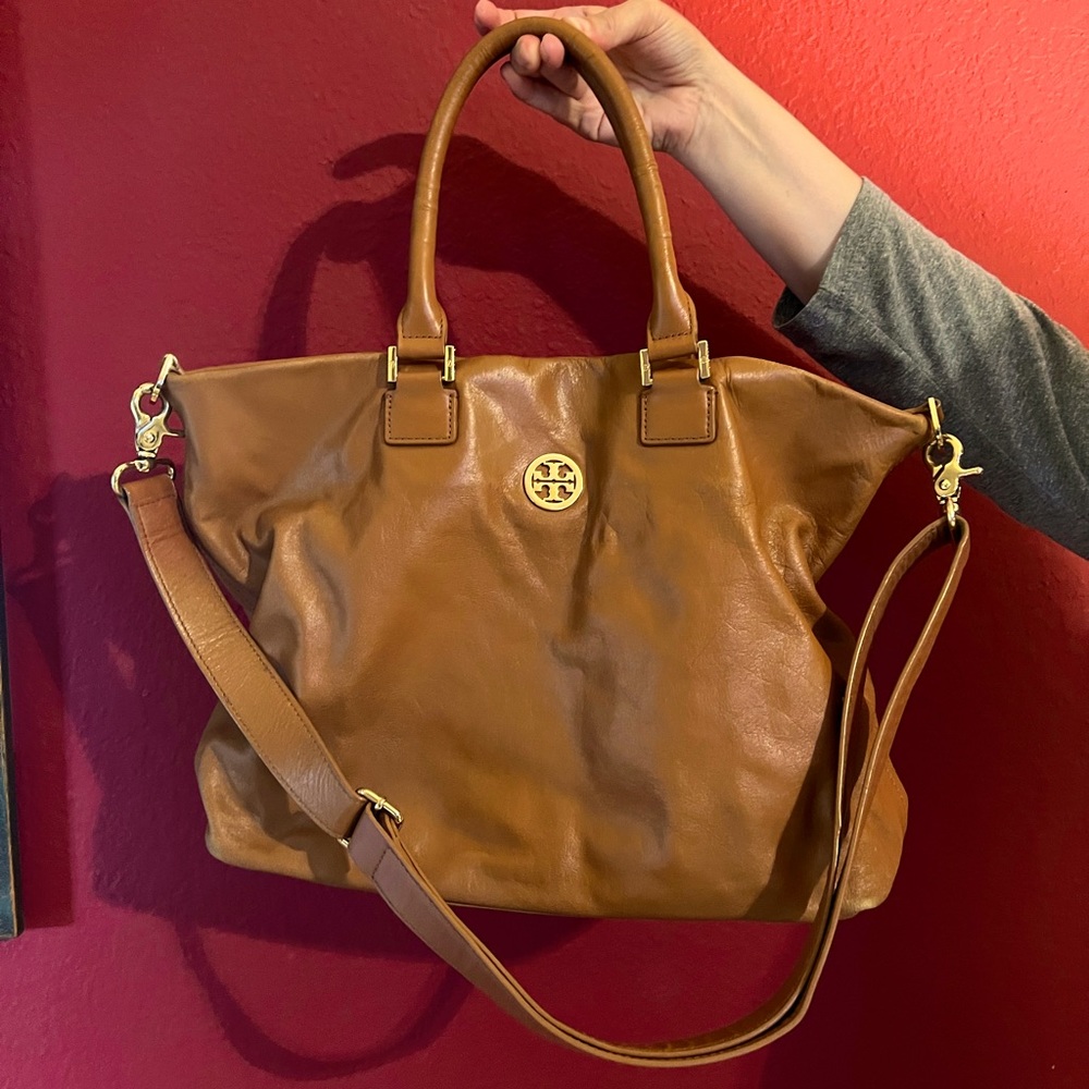 Tori Burch multifunctional purse 🤎